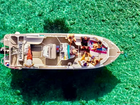 Motorboat on a Marseille Calanques boat tour with swimming and snorkeling