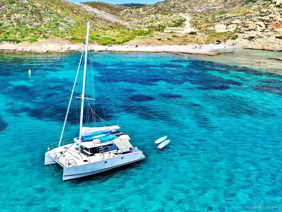 Trampolino sul tetto del tour in catamarano di Marsiglia